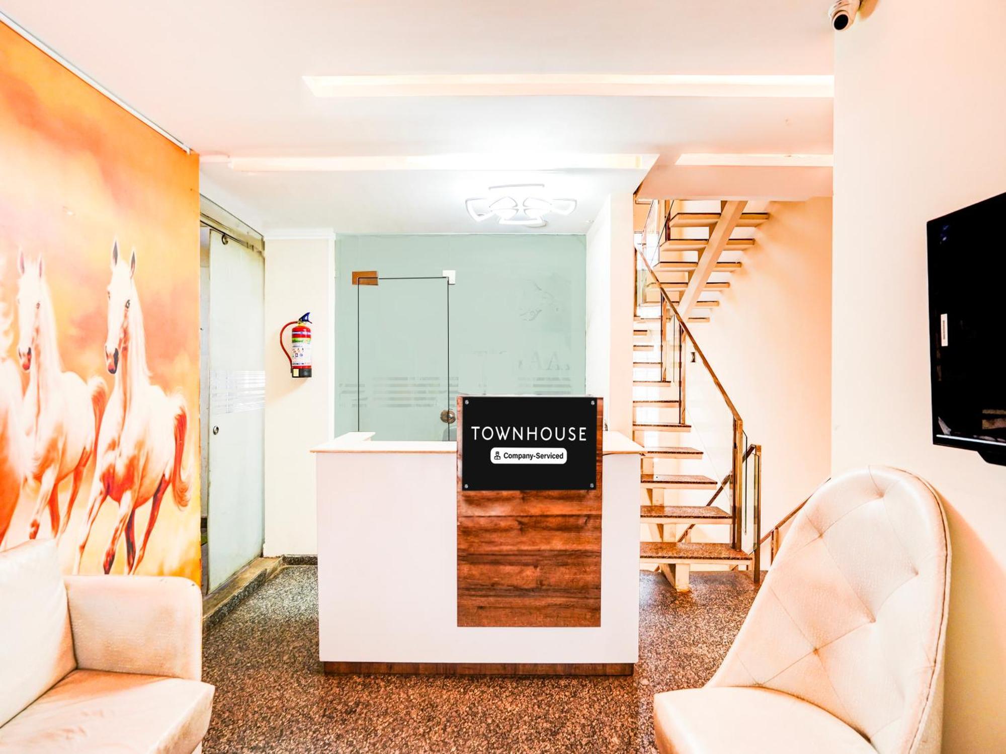 ホテル Super Townhouse Pitampura West Enclave デリー エクステリア 写真